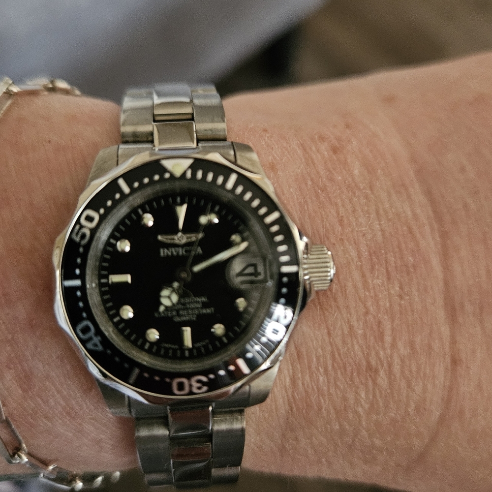 Small Silver Invicta Watch - Picture 2 of 7